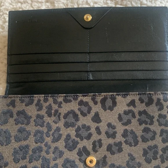 FENDI authentic long wallet! - Picture 2 of 15